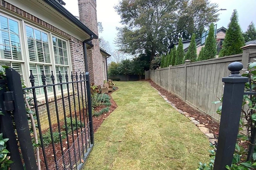 4026 Whittington Dr, Atlanta GA  30342-4208 exterior