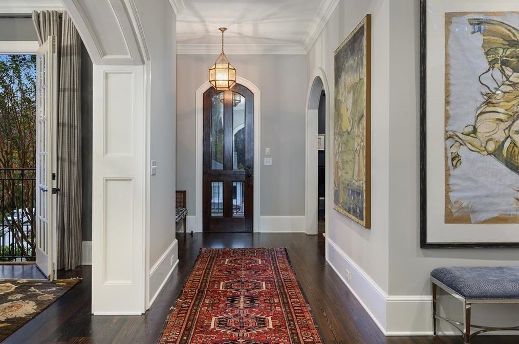4026 Whittington Dr, Atlanta GA  30342-4208 exterior