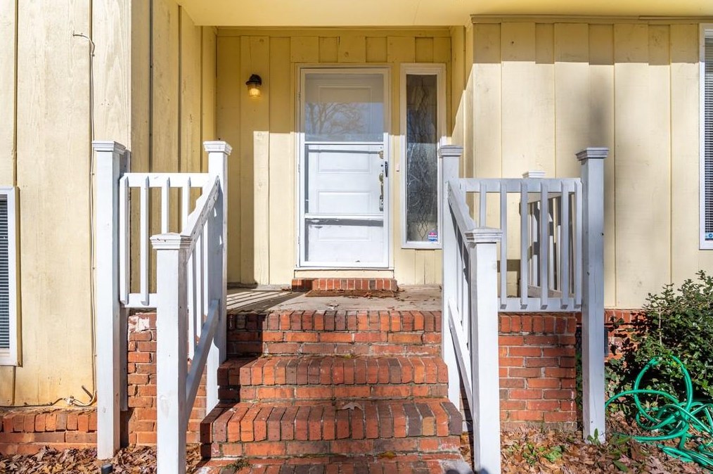 1591 Autumn Hurst Trl, Stone Mountain, GA 30088-3505