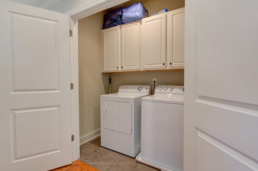 1319 Hawthorne Ave, Smyrna GA  30080-2166 exterior