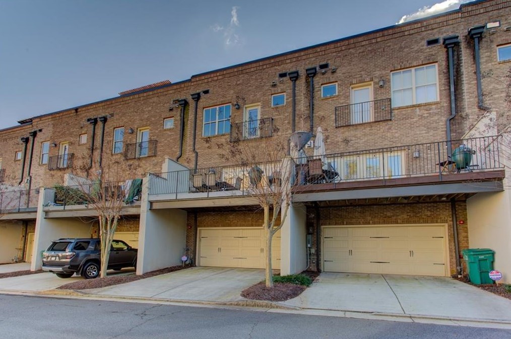 1319 Hawthorne Ave, Smyrna GA  30080-2166 exterior