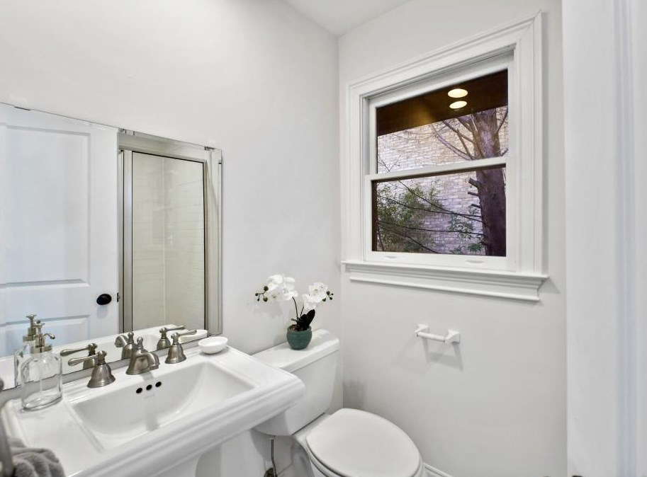 1930 Wildwood Pl, Atlanta GA  30324-4957 exterior