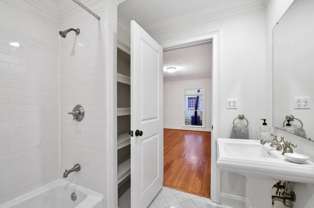 1930 Wildwood Pl, Atlanta GA  30324-4957 exterior