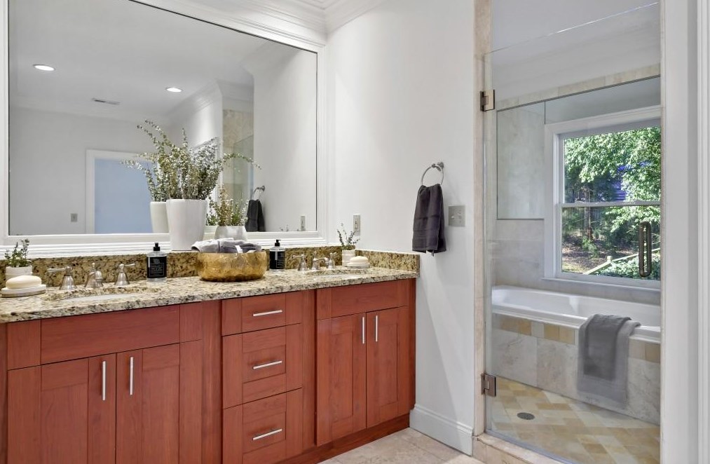 1930 Wildwood Pl, Atlanta GA  30324-4957 exterior