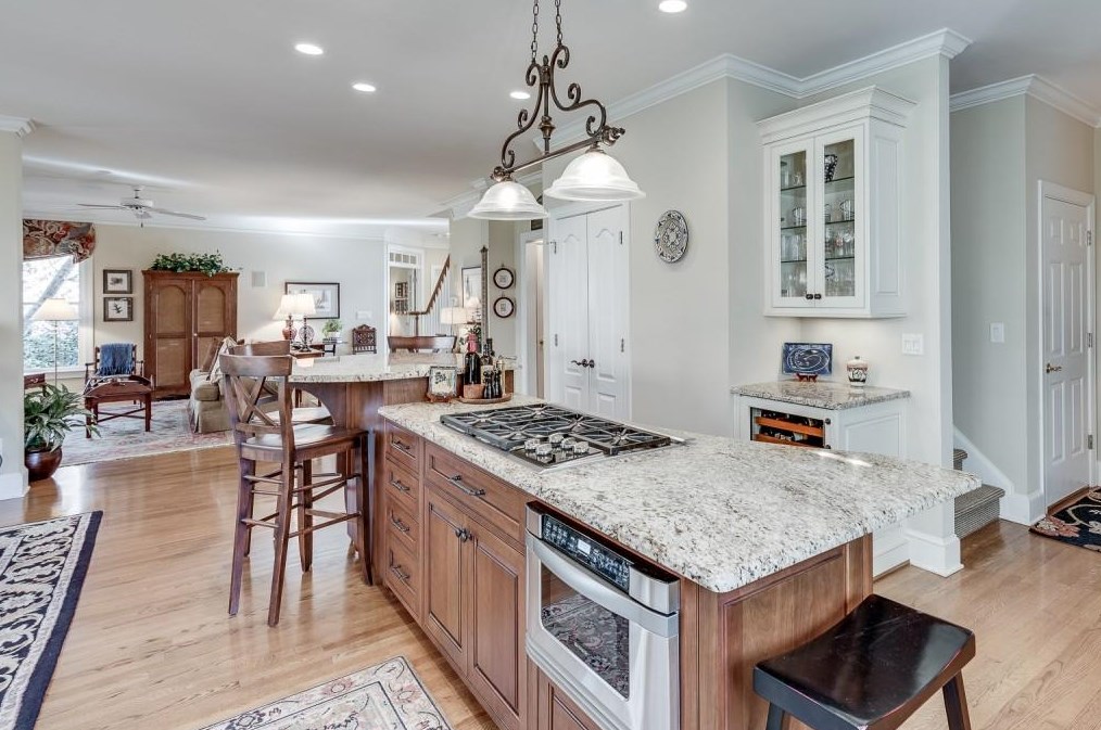 2478 Oakleigh Ct, Atlanta GA  30329 exterior