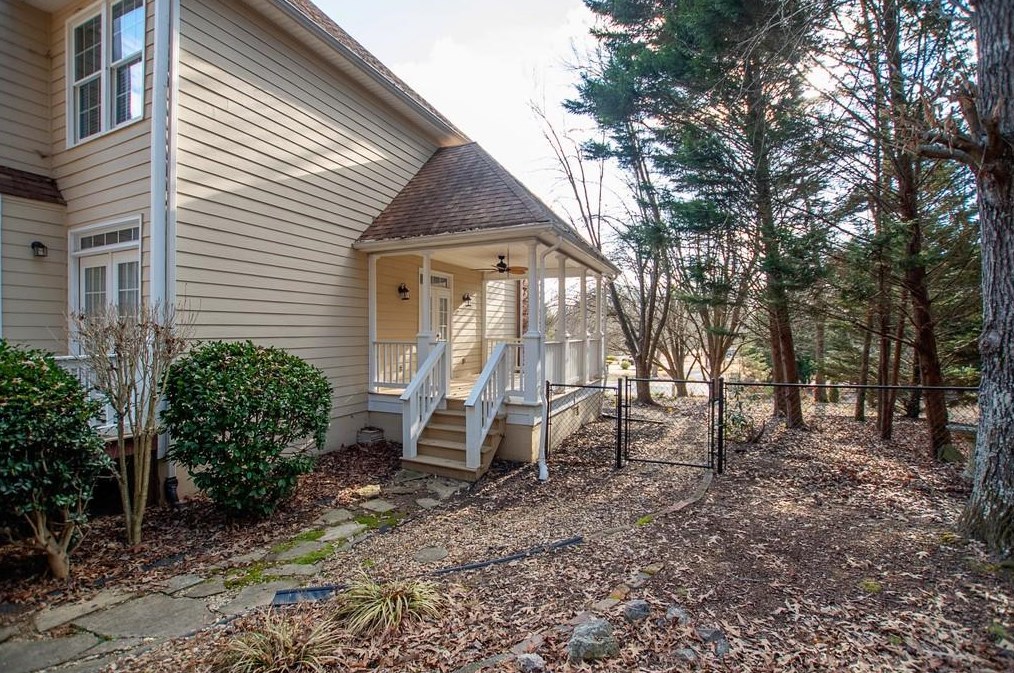 127 White Oak Way, Calhoun, GA 30701-4748