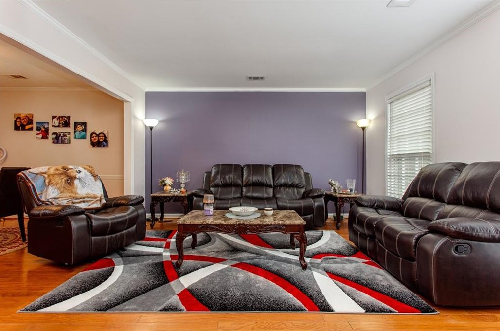 4561 Vlg Oaks Way, Atlanta GA 30338-5711 exterior