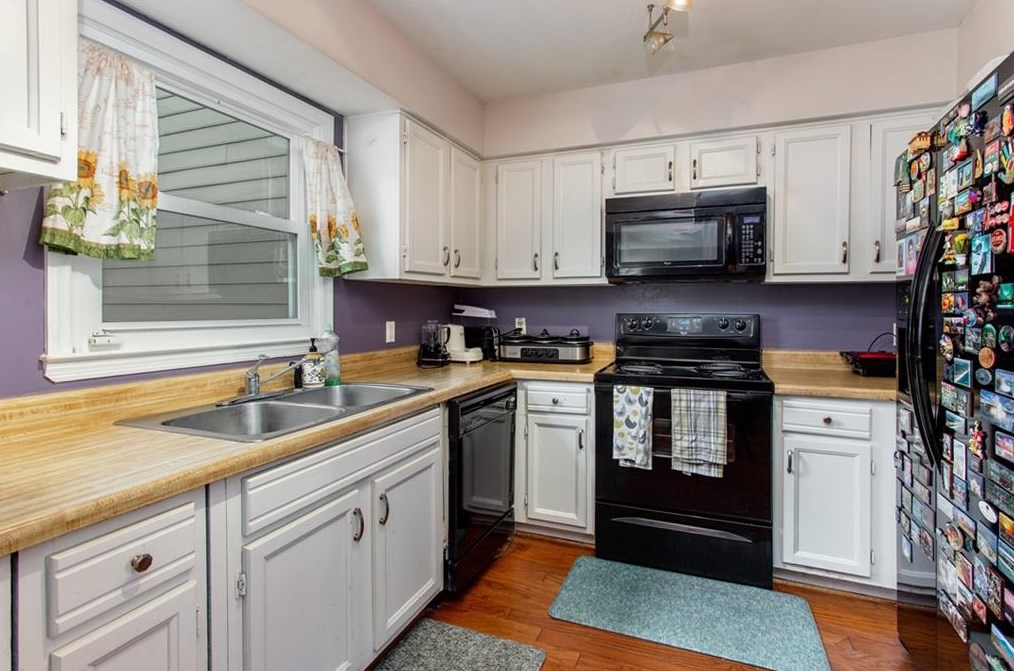 4561 Vlg Oaks Way, Atlanta GA 30338-5711 exterior