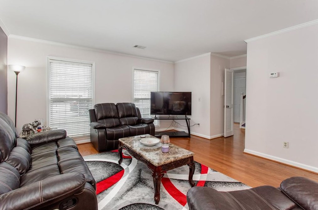 4561 Vlg Oaks Way, Atlanta GA 30338-5711 exterior