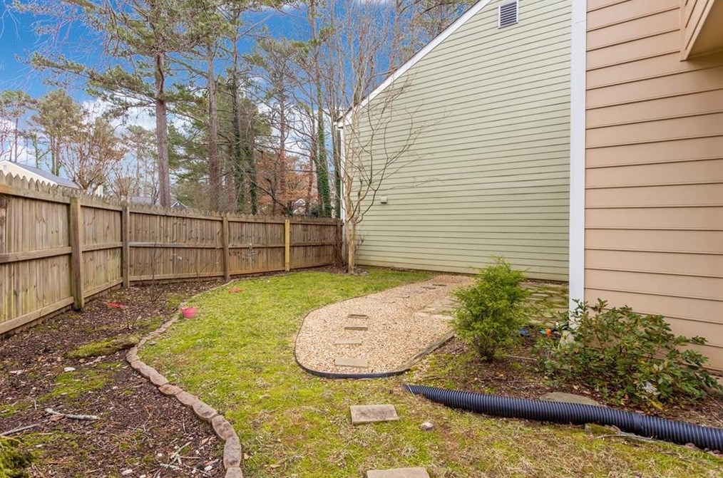 4561 Vlg Oaks Way, Atlanta GA 30338-5711 exterior