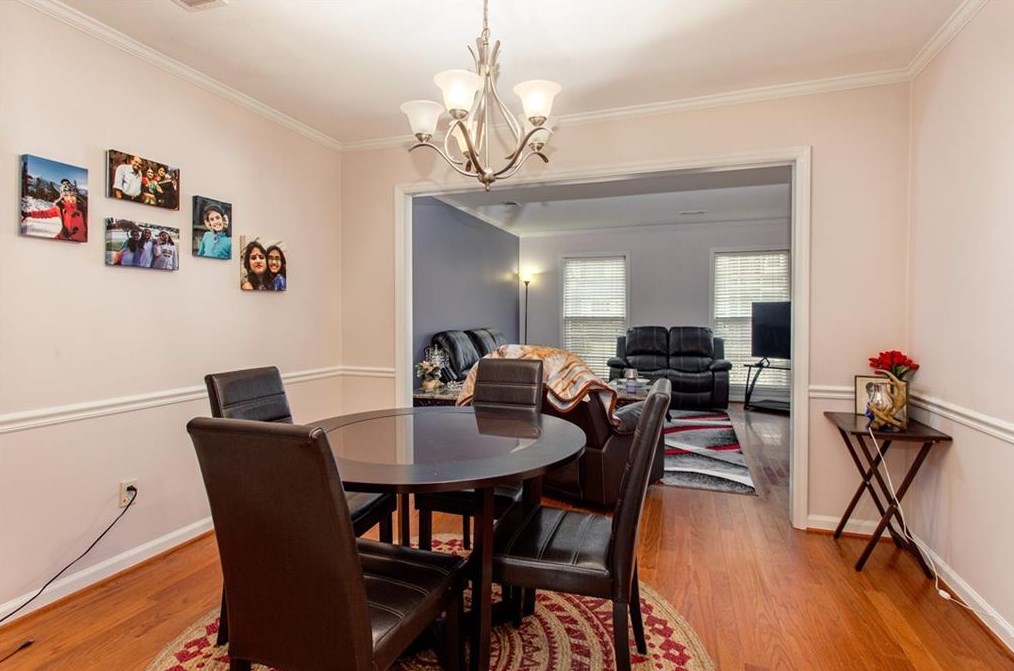 4561 Vlg Oaks Way, Atlanta GA 30338-5711 exterior