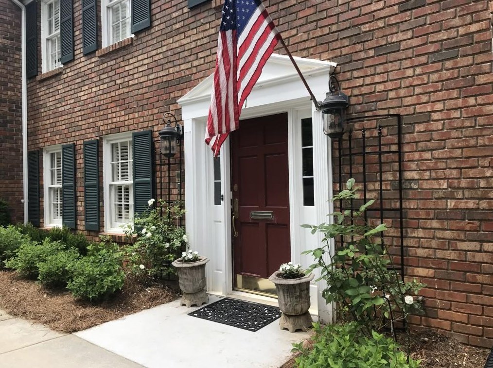 70 Old Ivy Rd, Atlanta GA  30342-4501 exterior