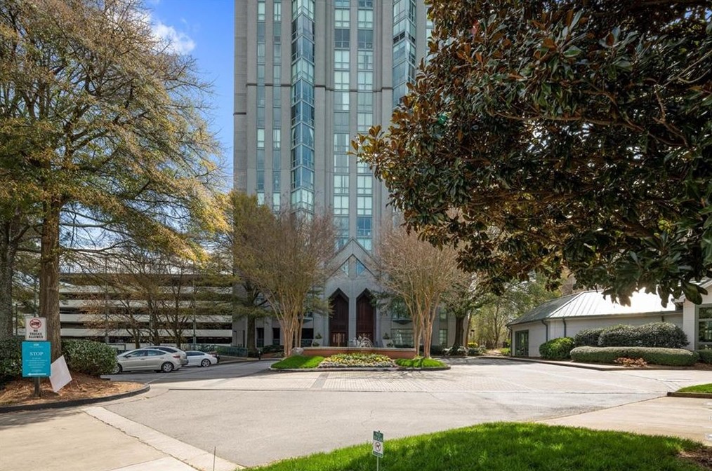 2870 Pharr Rd, Atlanta GA  30305 exterior