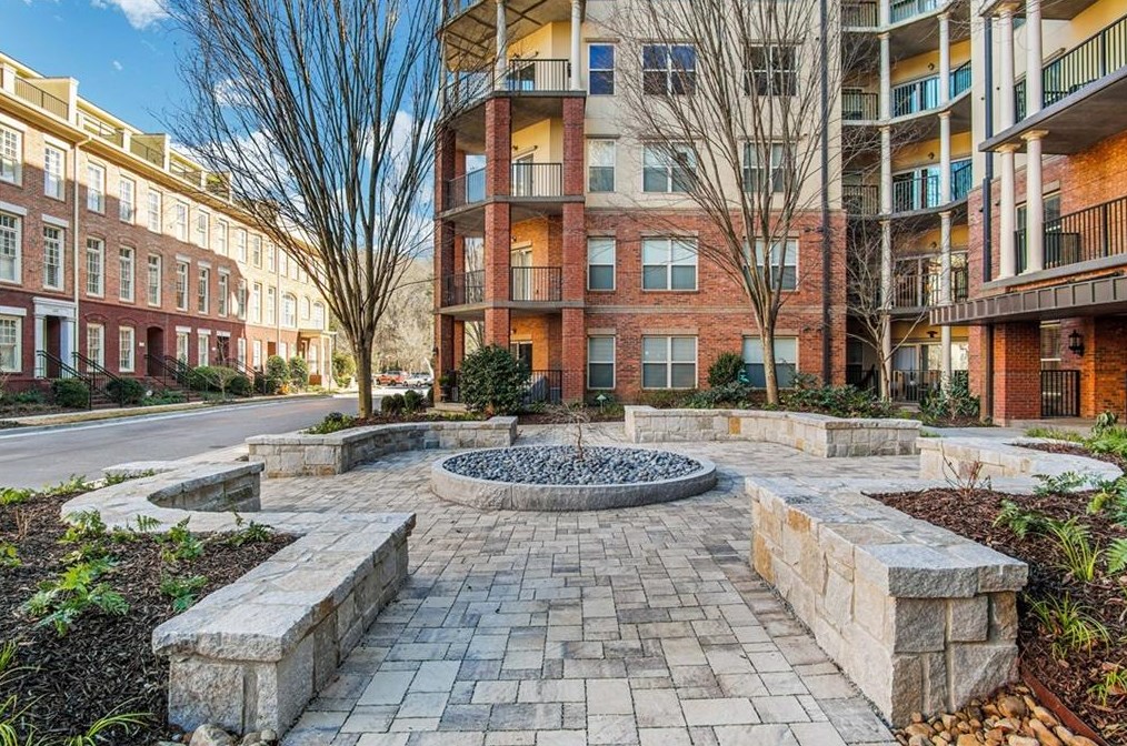 200 River Vista Dr, Atlanta GA  30339-7602 exterior