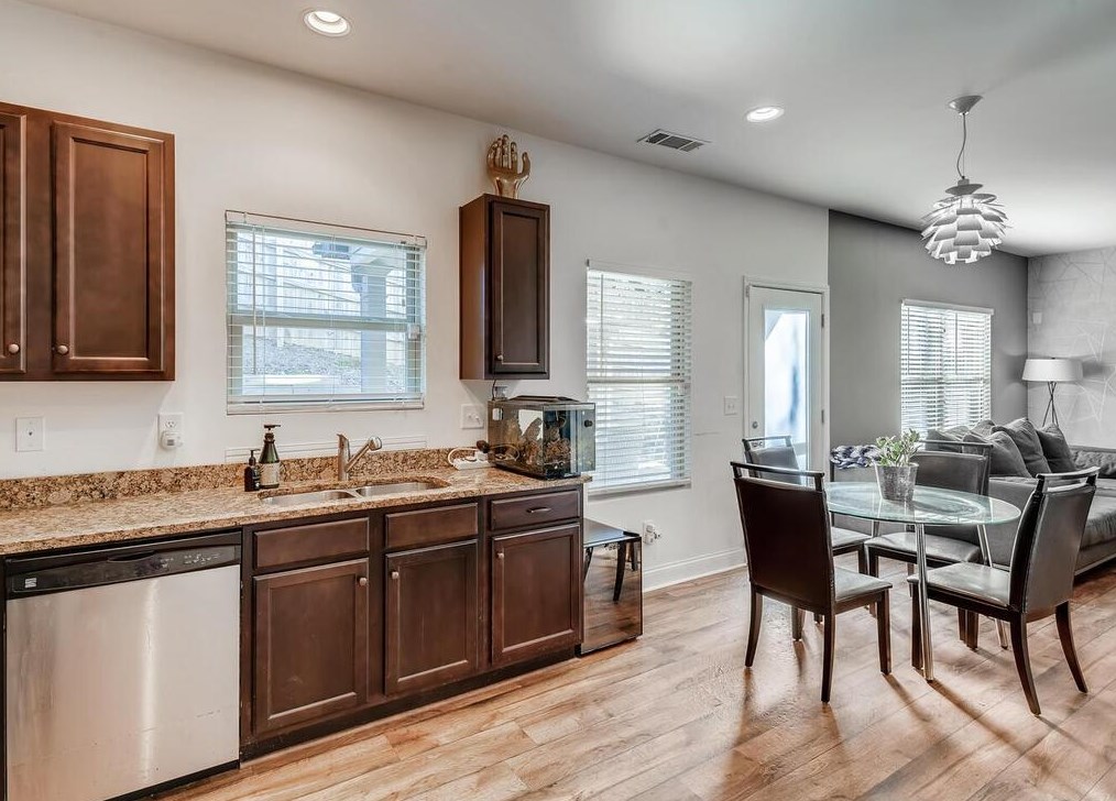 4192 Woodland Park Dr, Atlanta GA  30331 exterior