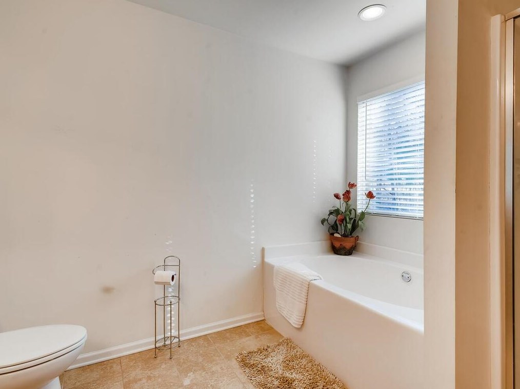 4192 Woodland Park Dr, Atlanta GA  30331 exterior
