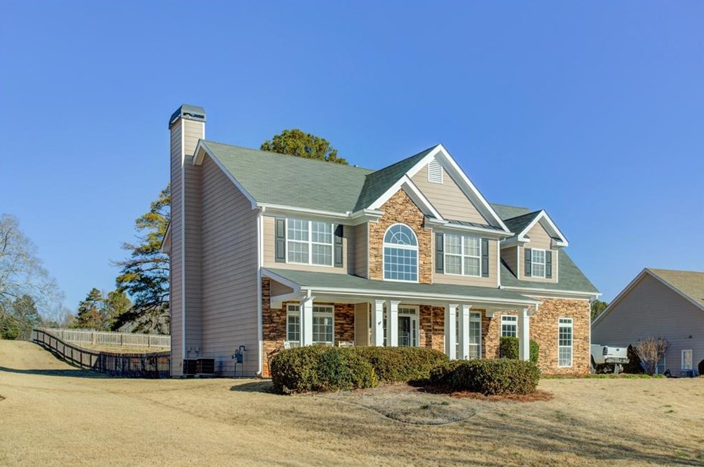 75 Country Club Ln, Hiram, GA 30141-5038