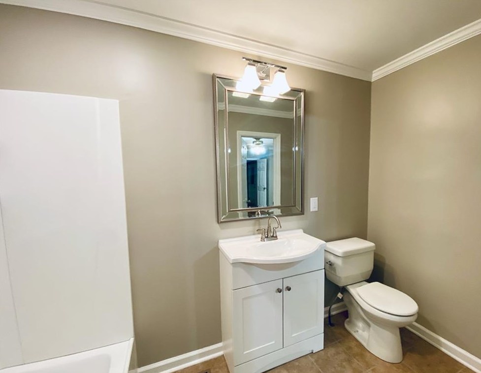 2525 Wilson Woods Dr, Decatur GA  30033-3738 exterior