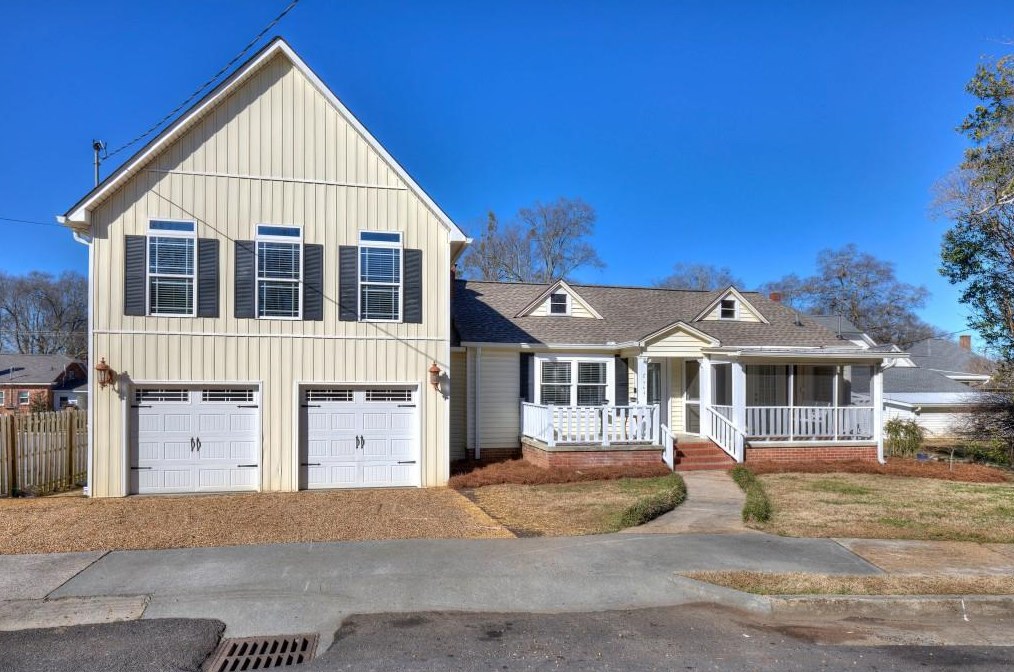 508 Woodlawn Ave, Calhoun, GA 30701-1952