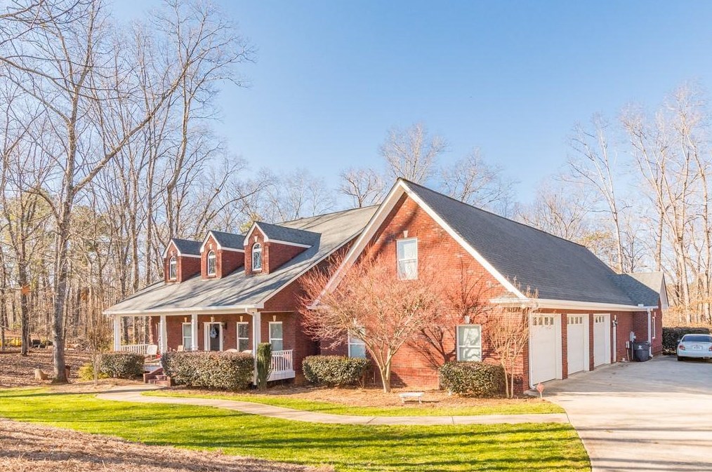 7976 Giles Rd, Douglasville, GA 30135-5514