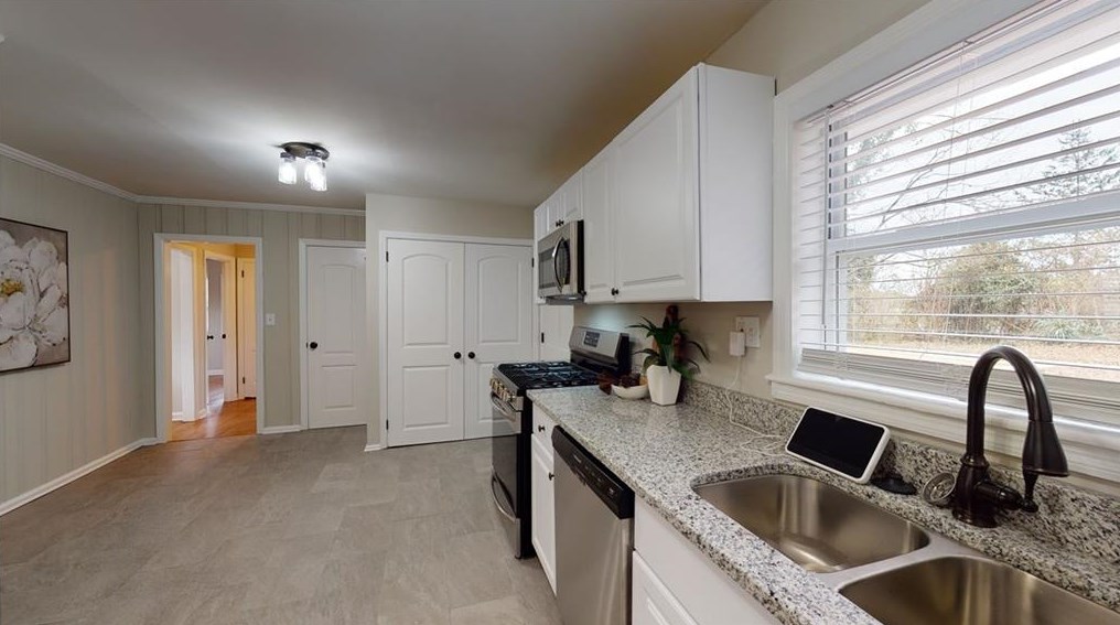 1530 Woodland Cir, Atlanta GA  30316-3160 exterior