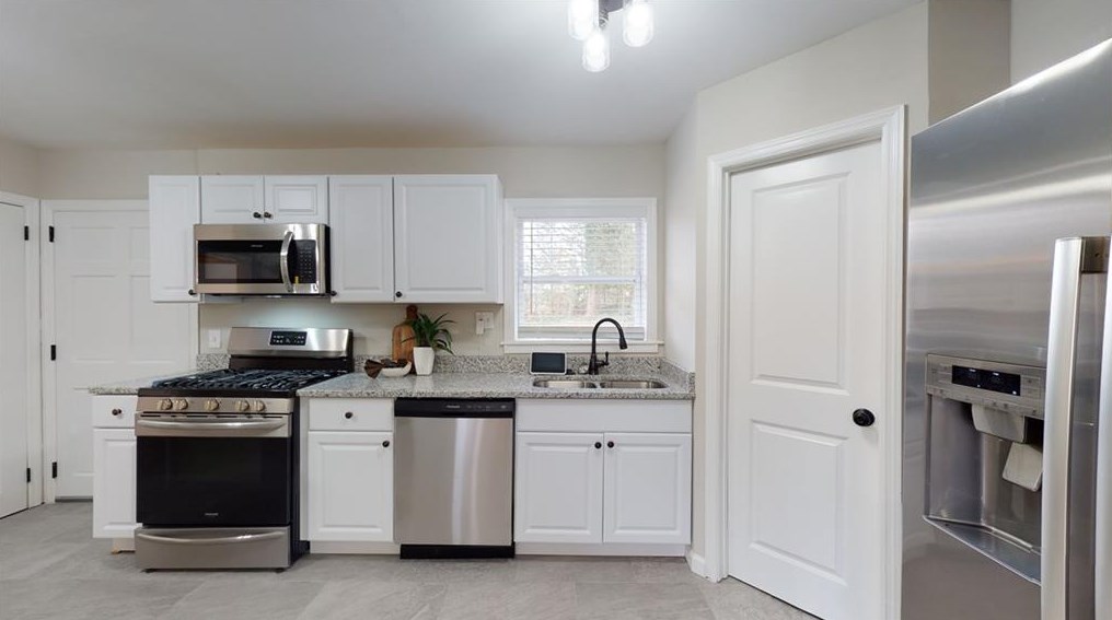 1530 Woodland Cir, Atlanta GA  30316-3160 exterior