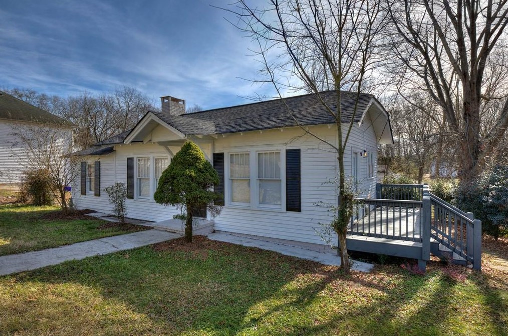 366 Memorial Dr, Dallas, GA 30132-4318