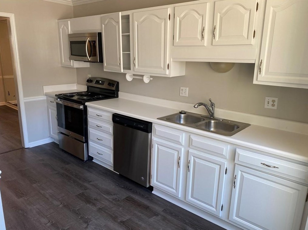 596 Harcourt Pl Se, Marietta, GA 30067