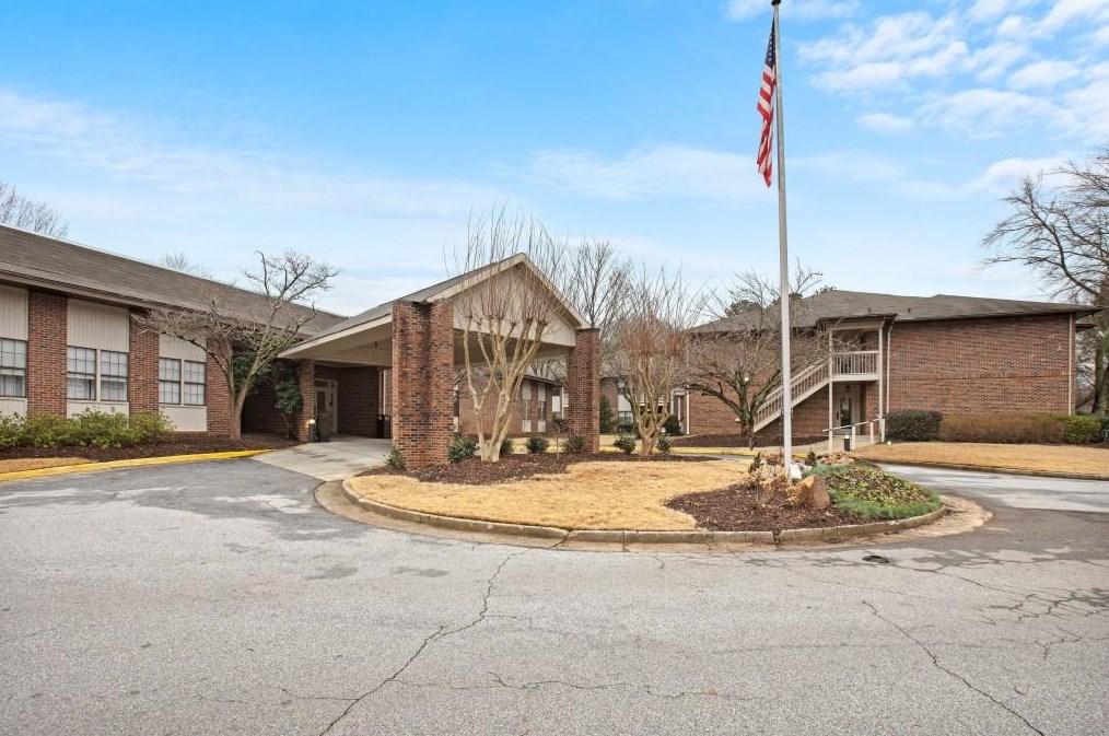 475 Mount Vernon Hwy, Atlanta GA  30328-4164 exterior