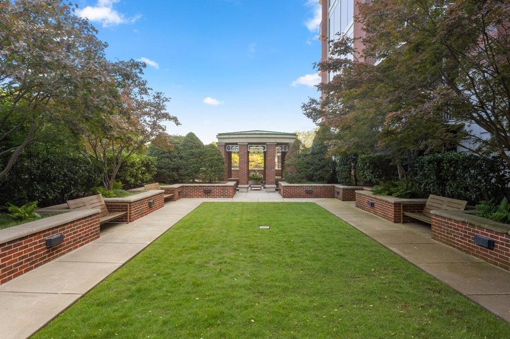 1820 Peachtree St, Atlanta GA  30309-1878 exterior