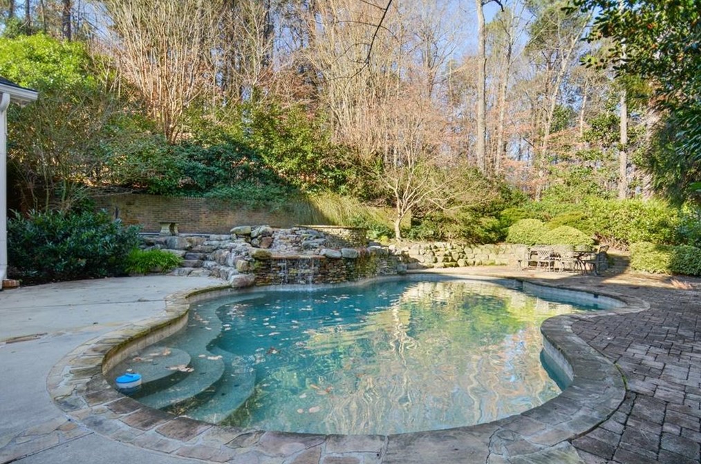 4992 Rebel Trl, Atlanta, GA 30327-4648