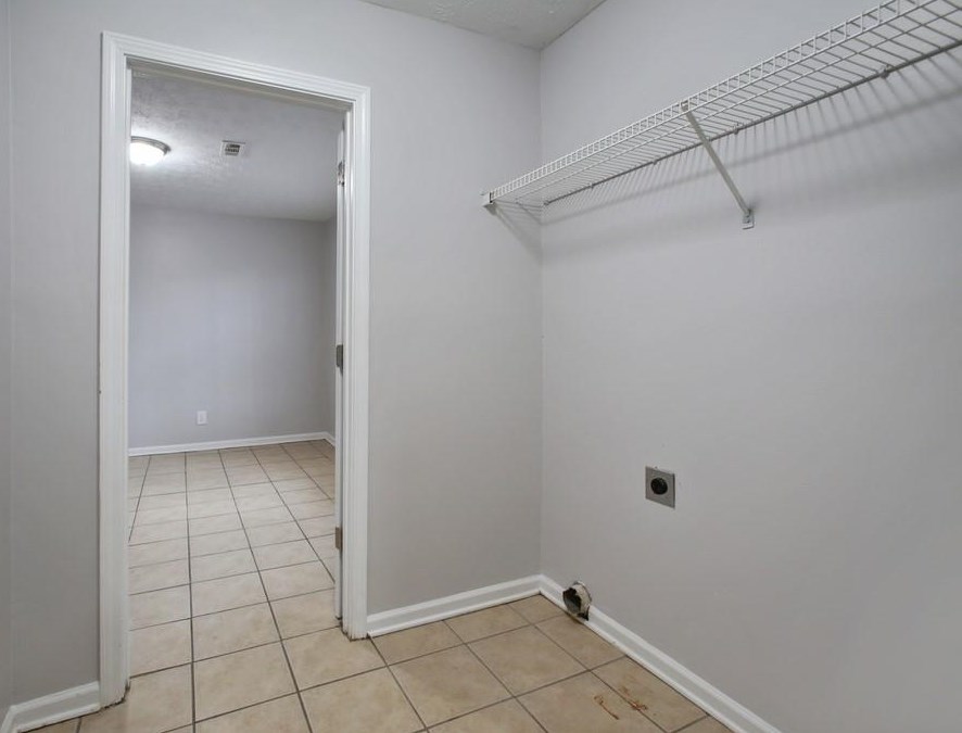 315 Onyx Ct, Atlanta GA  30349-8458 exterior