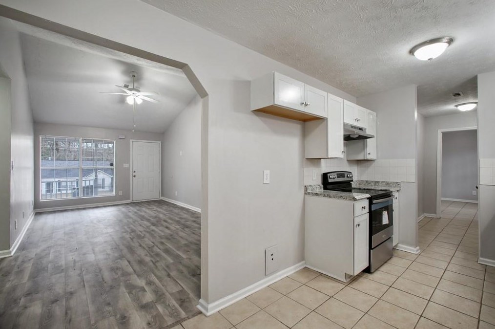 315 Onyx Ct, Atlanta GA  30349-8458 exterior