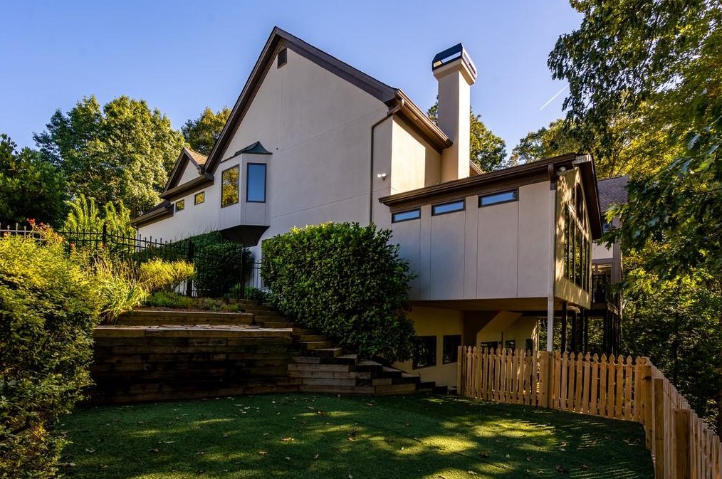 55 Pointe Ridge Dr, Atlanta, GA 30328-2755