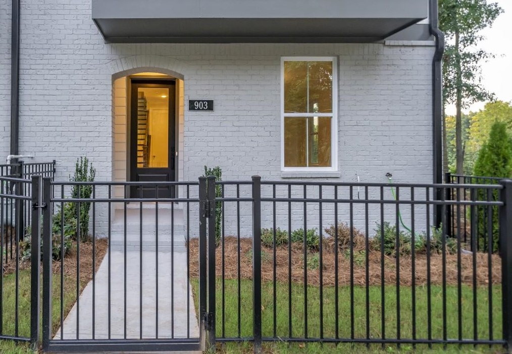 903 Katie Kerr Dr, Decatur, GA 30030-0041