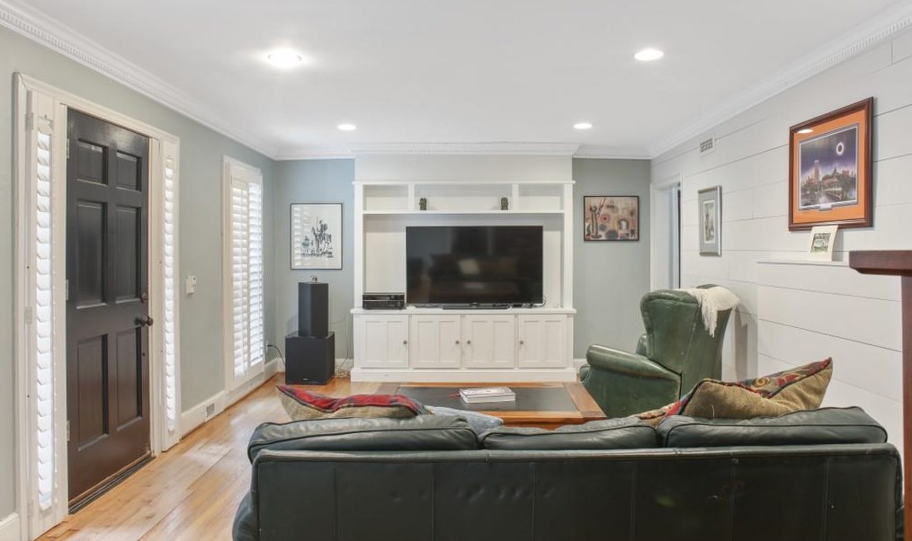 520 Mountain Way, Atlanta, GA 30342-3804