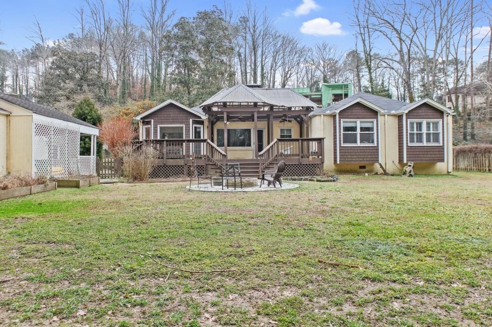 520 Mountain Way, Atlanta GA  30342-3804 exterior