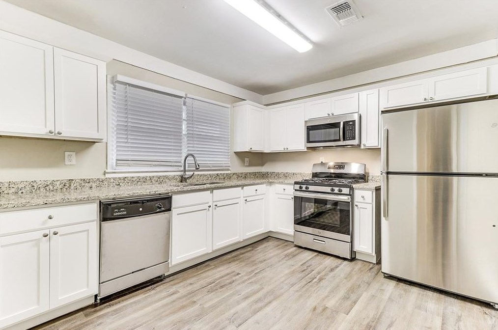 2390 Candler Rd, Decatur GA  30032-6406 exterior