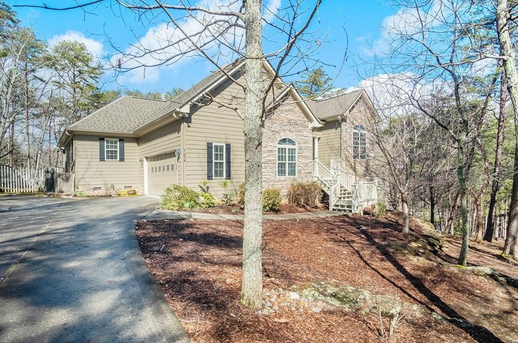 102 Cherokee Dr, Waleska, GA 30183-4014