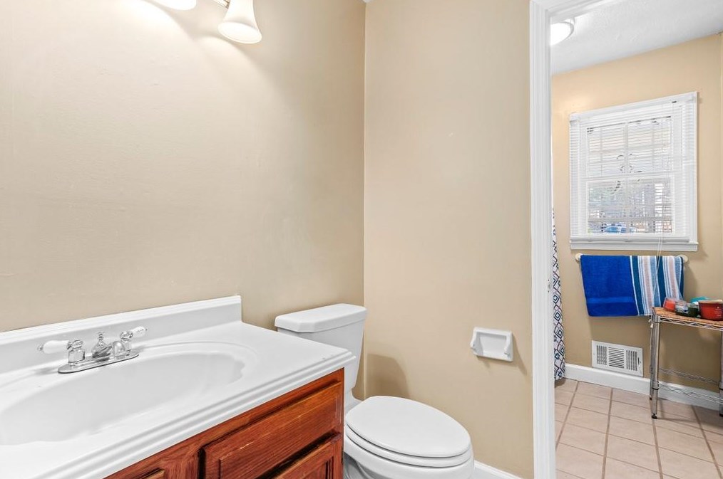 4000 Maplewood Dr, Decatur GA  30035-2339 exterior