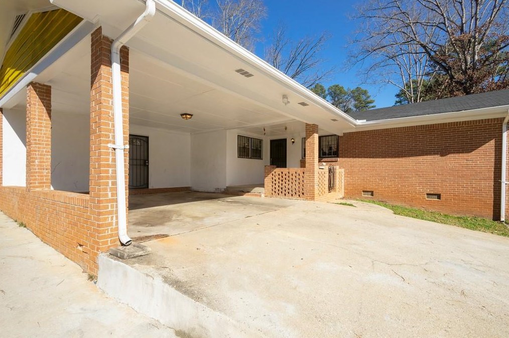 4000 Maplewood Dr, Decatur GA  30035-2339 exterior