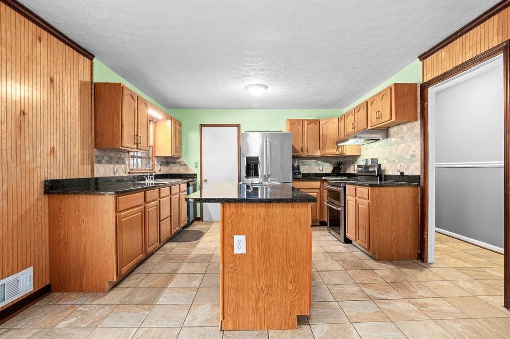 4000 Maplewood Dr, Decatur GA  30035-2339 exterior