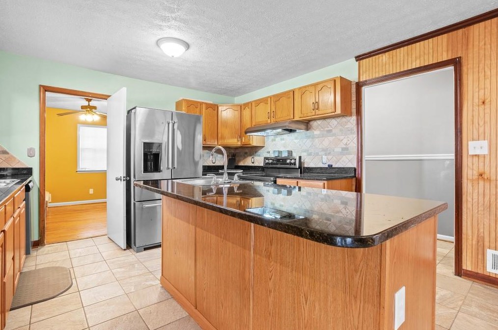 4000 Maplewood Dr, Decatur GA  30035-2339 exterior