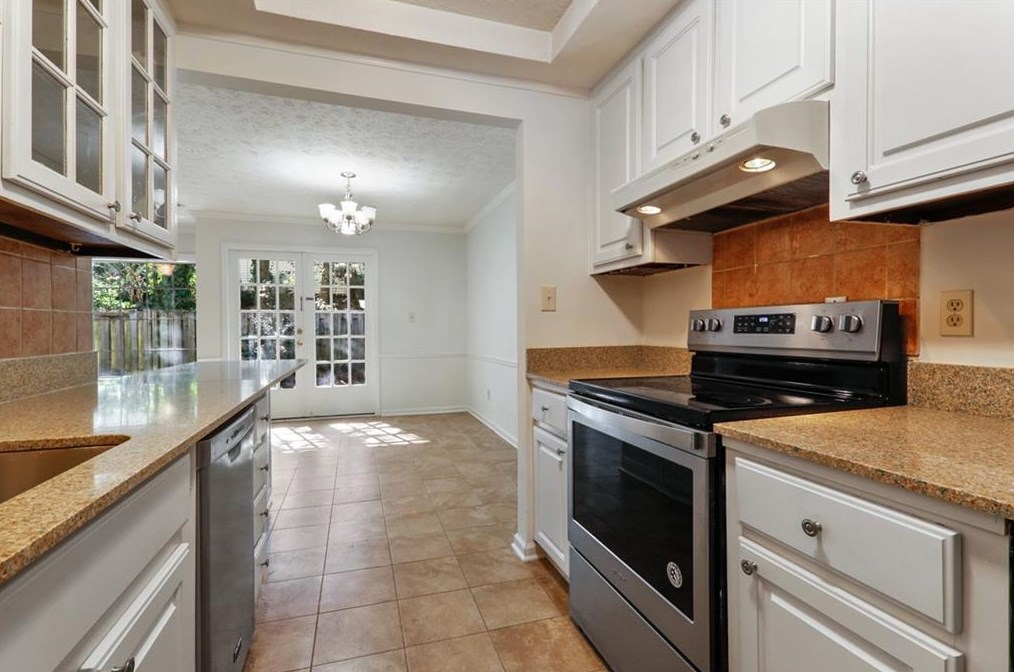 828 Heritage Sq, Decatur GA 30033-4178 exterior