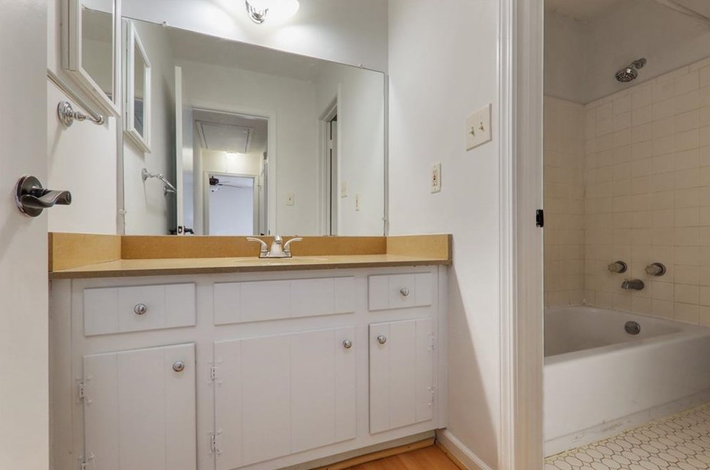 828 Heritage Sq, Decatur GA 30033-4178 exterior