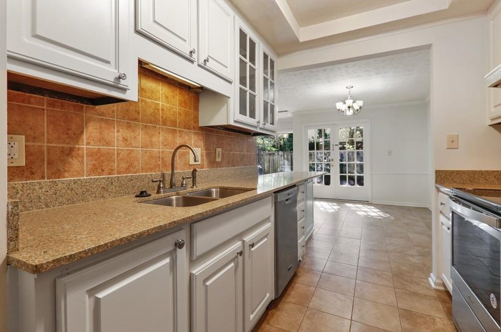 828 Heritage Sq, Decatur GA 30033-4178 exterior