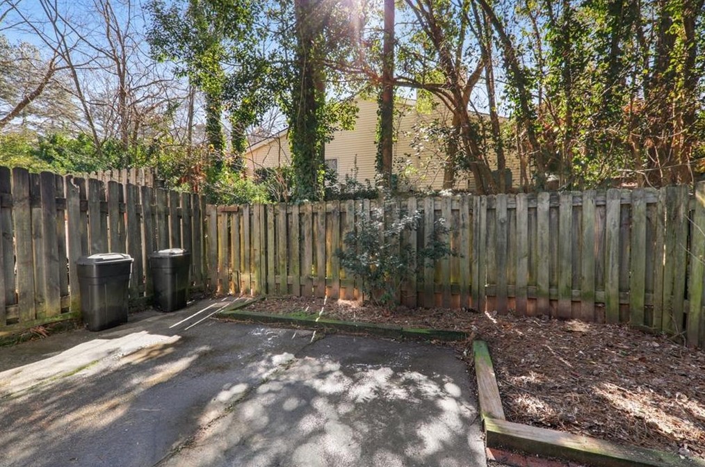 828 Heritage Sq, Decatur GA 30033-4178 exterior