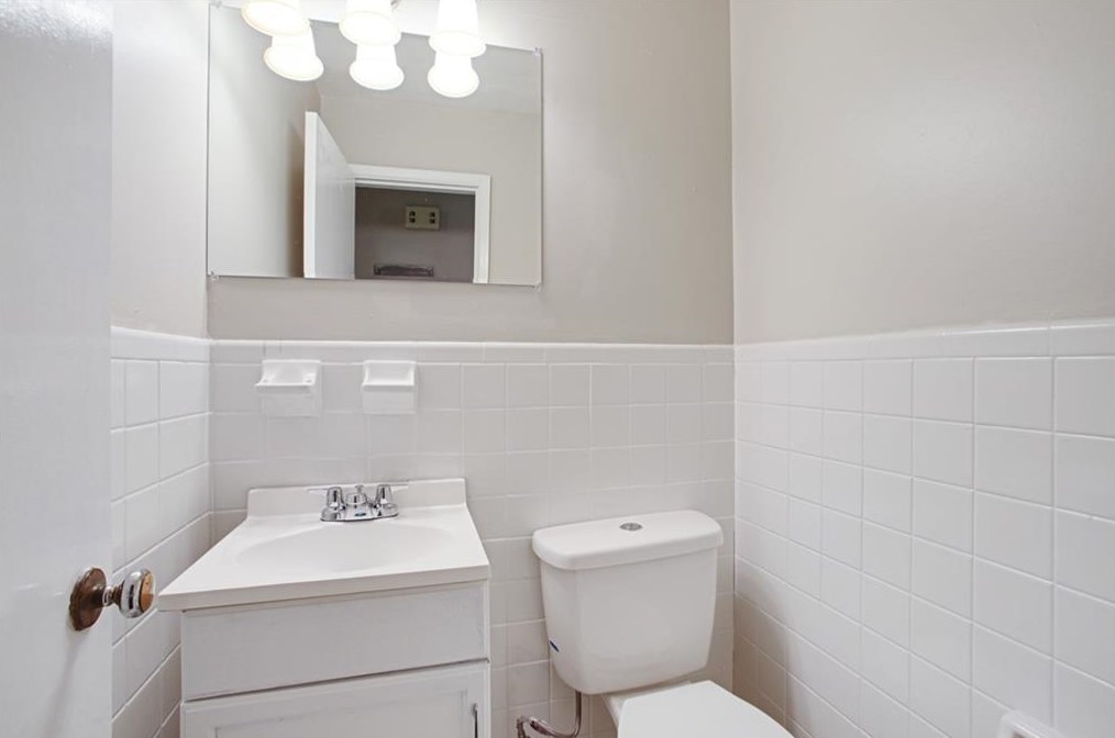 828 Heritage Sq, Decatur GA 30033-4178 exterior