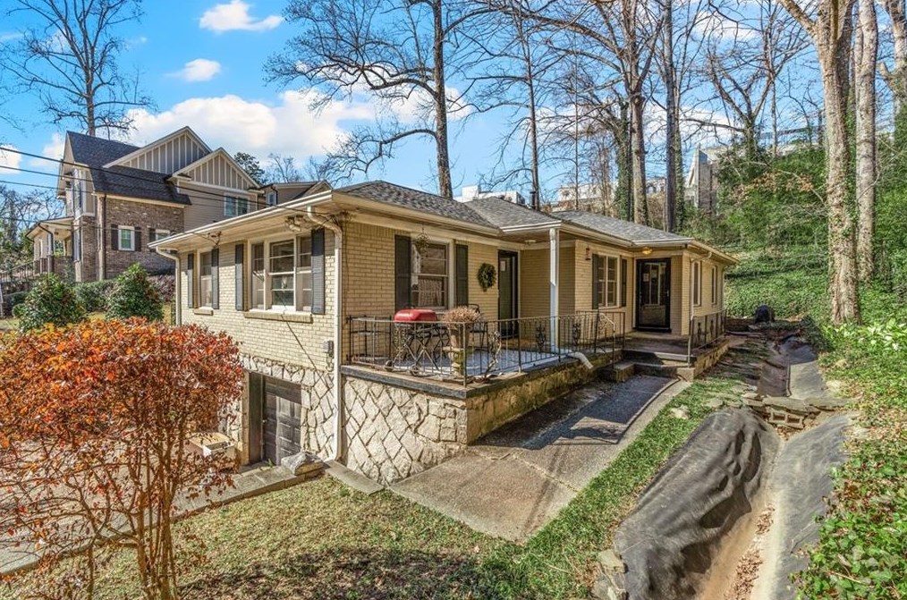 1870 Windemere Dr, Atlanta GA  30324-4918 exterior
