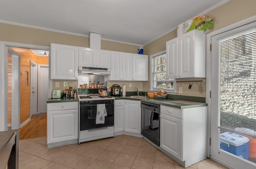 1870 Windemere Dr, Atlanta GA  30324-4918 exterior